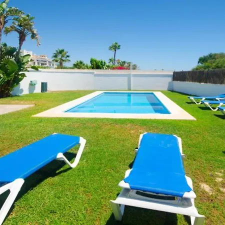 Villa De La Popa - Beachfront Estepona