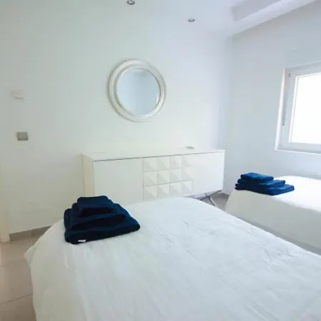 Villa De La Popa - Beachfront Estepona