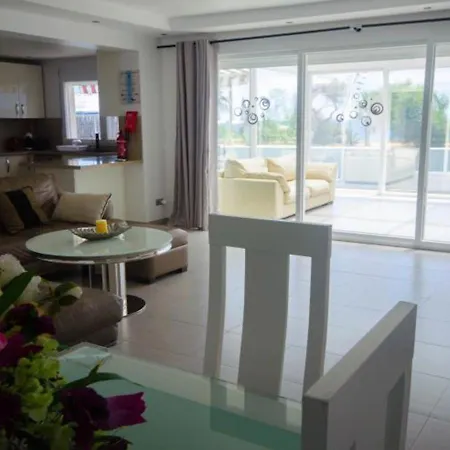 De La Popa - Beachfront Villa
