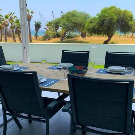 De La Popa - Beachfront Villa Estepona